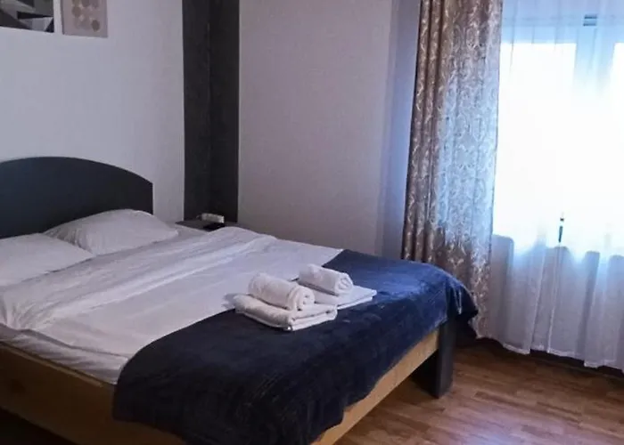 Fun House - Spacious Apartment Near Old Town